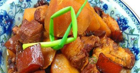 做五花肉炖土豆放什么调料
