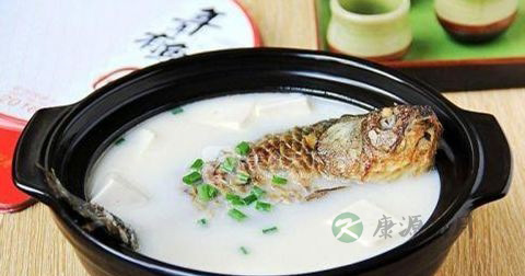 炖鱼汤用什么锅