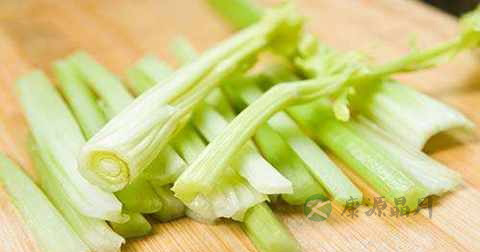 炒芹菜用焯水吗