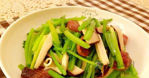 芹菜香干什么时候放调料