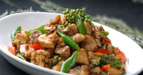 青椒炒鸡用什么油