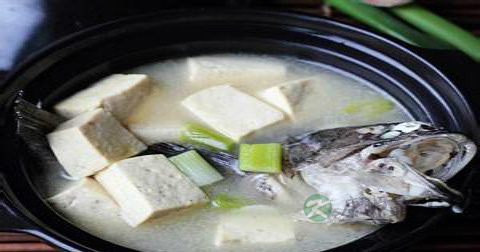 清炖鱼里放豆腐好吗