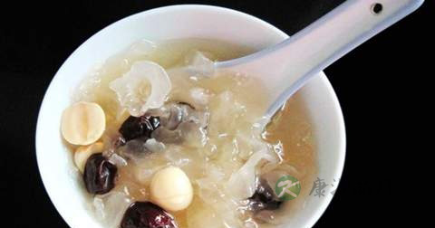 银耳莲子羹什么时候放调料