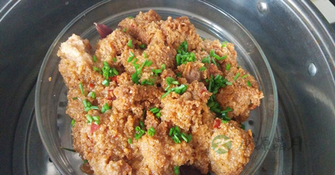 粉蒸排骨什么时候放调料