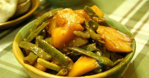 土豆炖豆角什么时候放调料