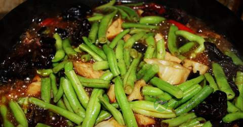 土豆木耳炖排骨什么时候放调料