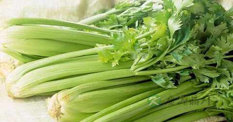 炒芹菜用焯水吗