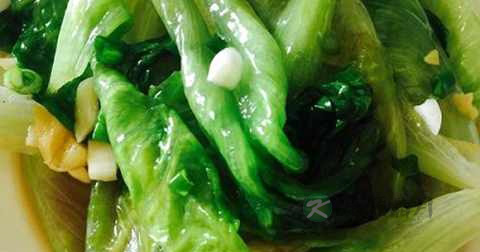 蒜泥炒生菜放酱油吗
