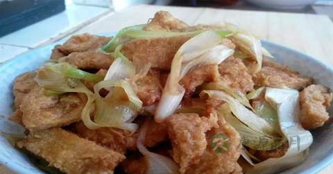 葱爆小酥肉什么时候放调料