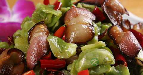 青笋炒腊肉什么时候放调料