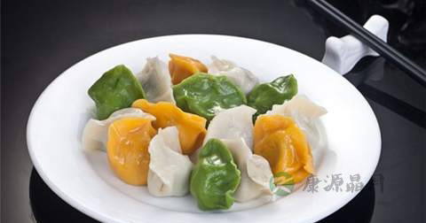 三色油饺什么时候放调料