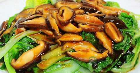 香菇炒前焯水吗