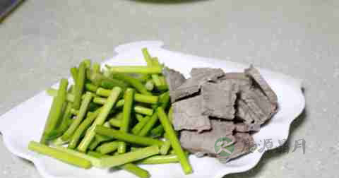 蒜苗炒牛肉什么时候放调料