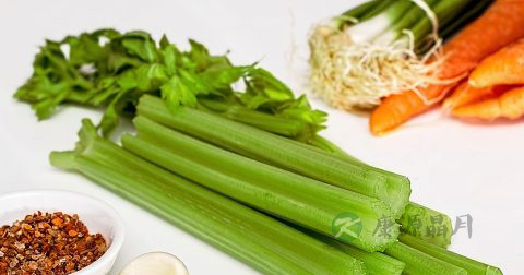 炒芹菜要焯水吗