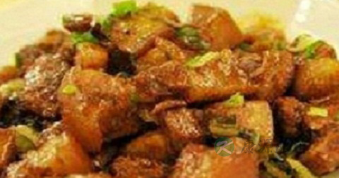 咸菜焖猪肉什么时候放调料
