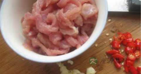 炒肉丝时腌制好还是不腌制