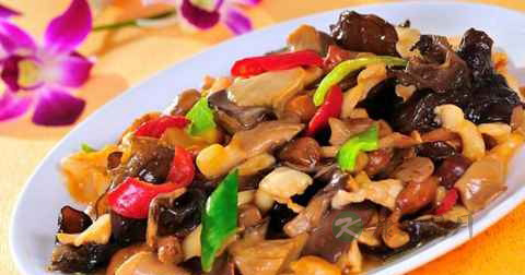 茶树菇炒肉什么时候放调料