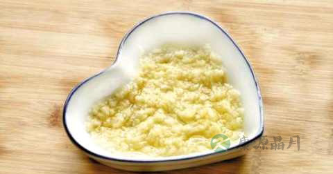 蒜泥炒生菜放酱油吗