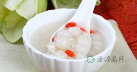 酒酿煮汤圆要放水吗