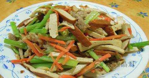 芹菜香干什么时候放调料