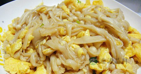金针菇炒鸡蛋的营养价值