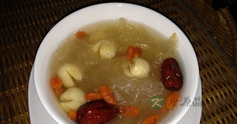 银耳莲子羹怎么做最有营养