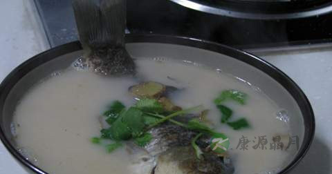 清炖鲫鱼汤的营养价值