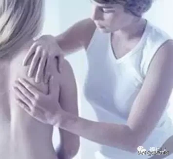 为什么会有高低肩!长短腿?