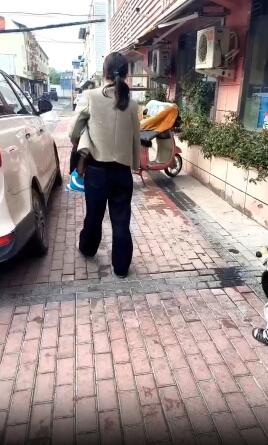 走路左腿和脚僵硬，浑身没劲难受